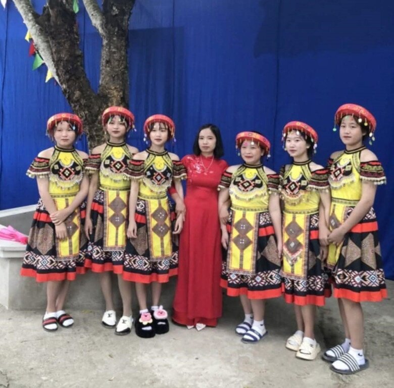 Cây này tưởng chỉ lấy củ nhưng phần hoa cũng cực bổ dưỡng, mấy năm gần đây thành đặc sản, xào thịt bò cực ngon - 2