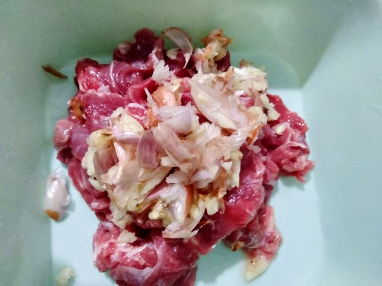 Cây này tưởng chỉ lấy củ nhưng phần hoa cũng cực bổ dưỡng, mấy năm gần đây thành đặc sản, xào thịt bò cực ngon - 4