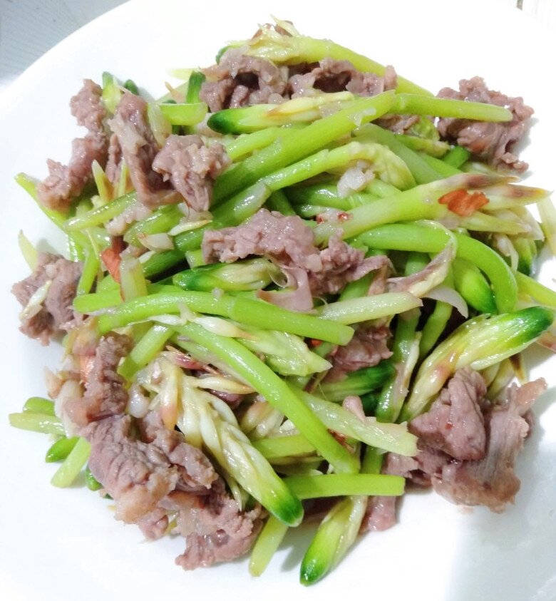 Cây này tưởng chỉ lấy củ nhưng phần hoa cũng cực bổ dưỡng, mấy năm gần đây thành đặc sản, xào thịt bò cực ngon - 5