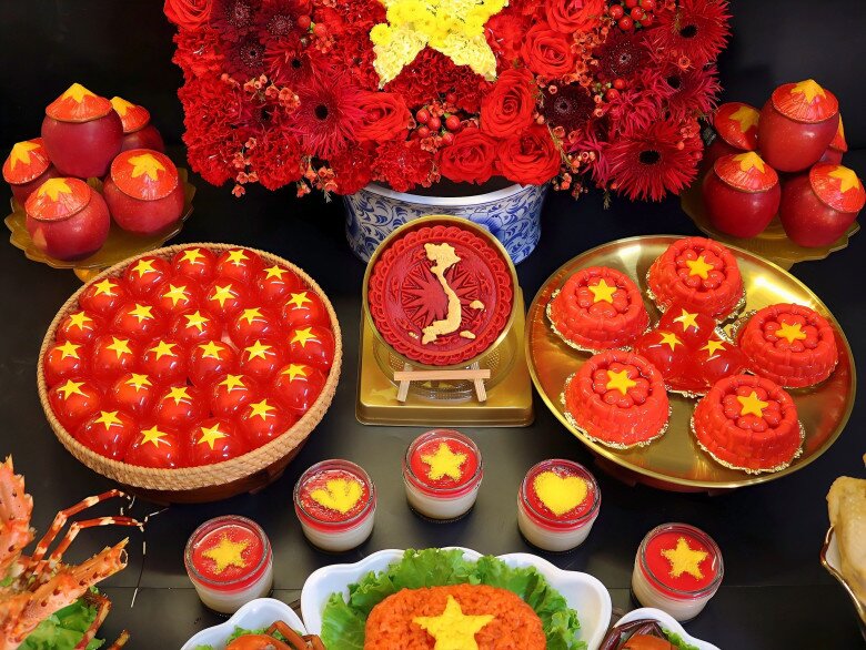 Những mâm cơm, chiếc bánh yêu nước của &#34;khối mẹ đảm&#34; rực rỡ dịp Quốc khánh 2-9 - 2
