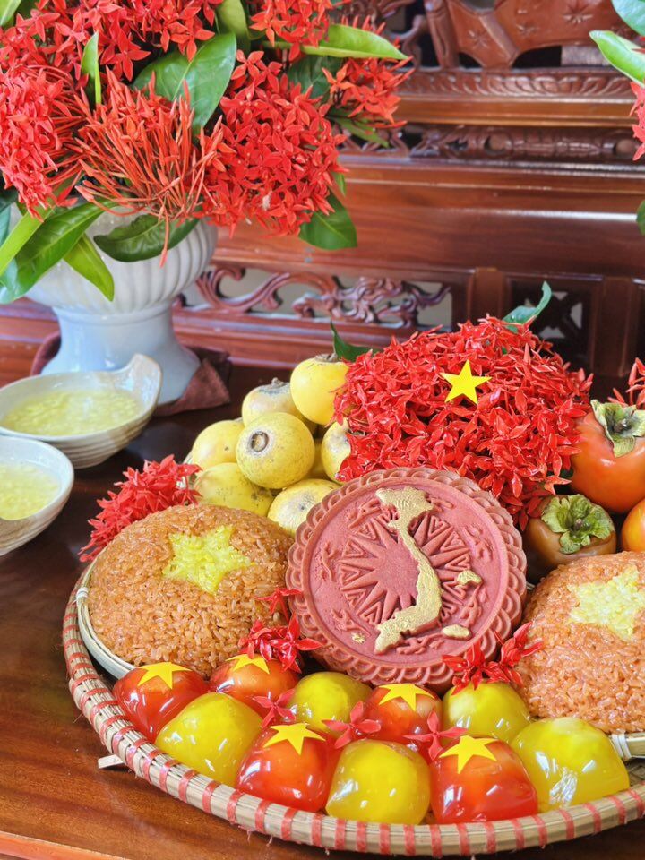 Những mâm cơm, chiếc bánh yêu nước của &#34;khối mẹ đảm&#34; rực rỡ dịp Quốc khánh 2-9 - 8