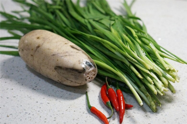 Củ này siêu giàu vitamin C và kali, có thể giúp ngăn ngừa bệnh tim, đem xào với lá nhìn như hành cực trôi cơm - 2
