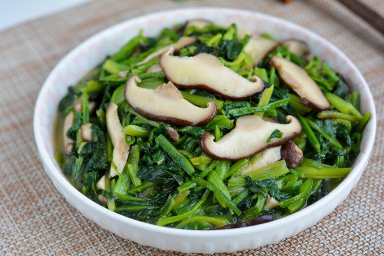 Đều là rau, 2 loại này xào chung với nhau bổ máu, thanh mát, thịt chưa chắc ngon bằng - 6