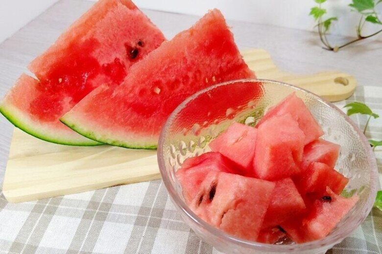 Dưa hấu mua về ăn không hết, làm ngay điều này để được cả tháng vẫn ngon - 1