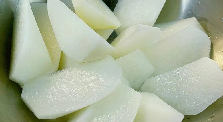 Hầm sườn người thì chần nước, người thì hầm trực tiếp, đầu bếp nói: &#34;Cả hai đều sai, đây mới là cách đúng&#34; - 4