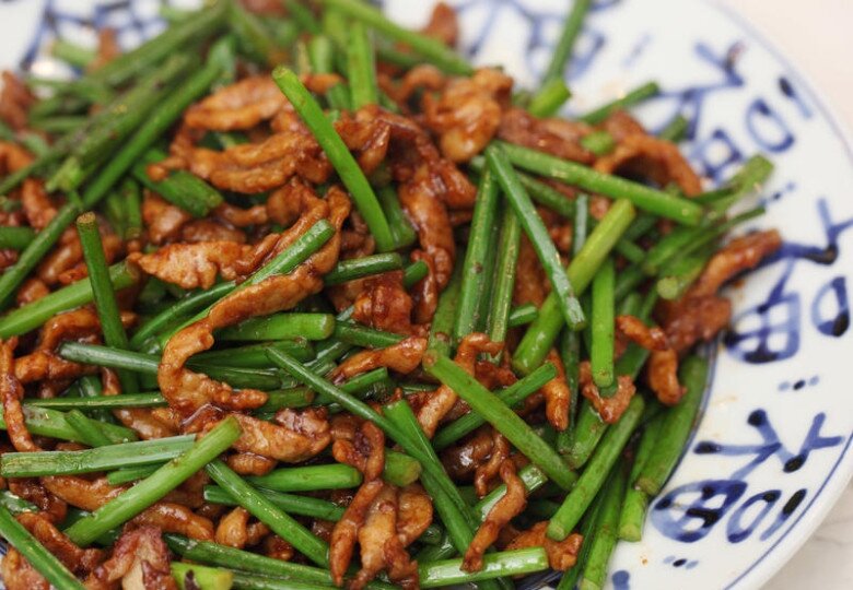 Không ngờ thịt lợn xào với lá này trở thành món ngon, còn bổ cả gan, thận - 7