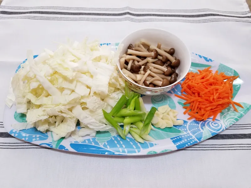 Là rau nhưng vitamin C cực cao, còn lớn hơn cả táo, đem xào với nấm được món chay ngon thanh mát, bổ dưỡng - 2