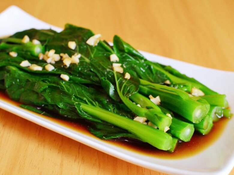 Loại rau rẻ tiền nhưng rất ngon, có lượng canxi gấp 5 lần cá, đem luộc rồi sốt tỏi cực giòn ngọt - 10