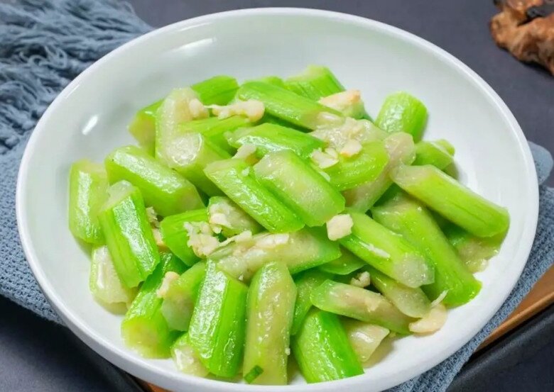 Mướp vừa cho vào chảo xào đã bị đen? Bếp trưởng tiết lộ: Chỉ cần thêm thứ này mướp sẽ xanh như ngọc, thơm ngọt đẹp mắt - 7