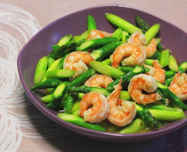 Rau này giúp thải độc gan tự nhiên, xào với gì cũng giòn ngọt, ai cũng thích - 2