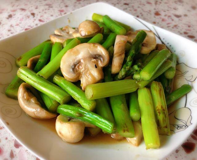 Rau này giúp thải độc gan tự nhiên, xào với gì cũng giòn ngọt, ai cũng thích - 3