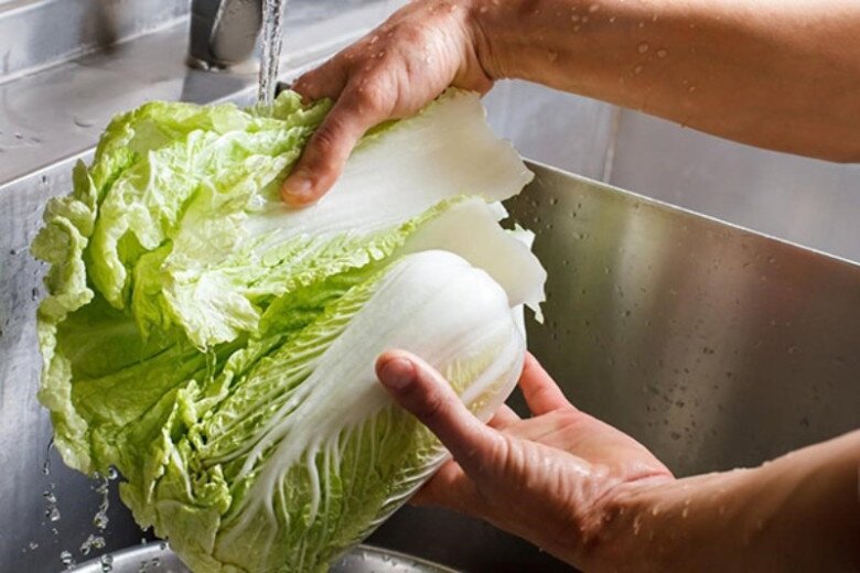 Tại sao cải thảo xào ở nhà hàng lại ngon hơn? Bếp trưởng bật mí: Trước khi xào, nhất định không được bỏ qua bước này - 2