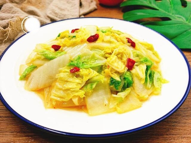 Tại sao cải thảo xào ở nhà hàng lại ngon hơn? Bếp trưởng bật mí: Trước khi xào, nhất định không được bỏ qua bước này - 3