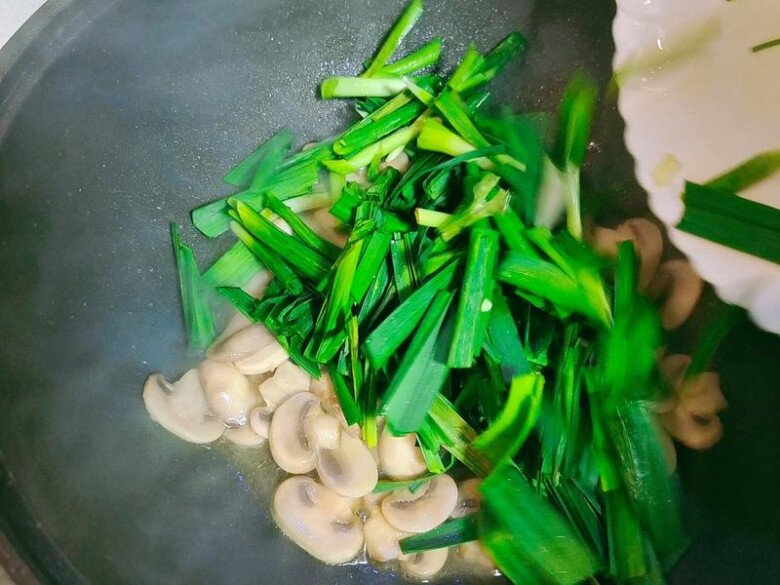 Thứ này là rau nhưng giàu đạm lẫn canxi, có thể ngừa ung thư, đem xào được món vừa ngon lại siêu bổ - 5