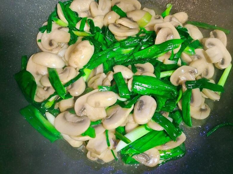 Thứ này là rau nhưng giàu đạm lẫn canxi, có thể ngừa ung thư, đem xào được món vừa ngon lại siêu bổ - 6