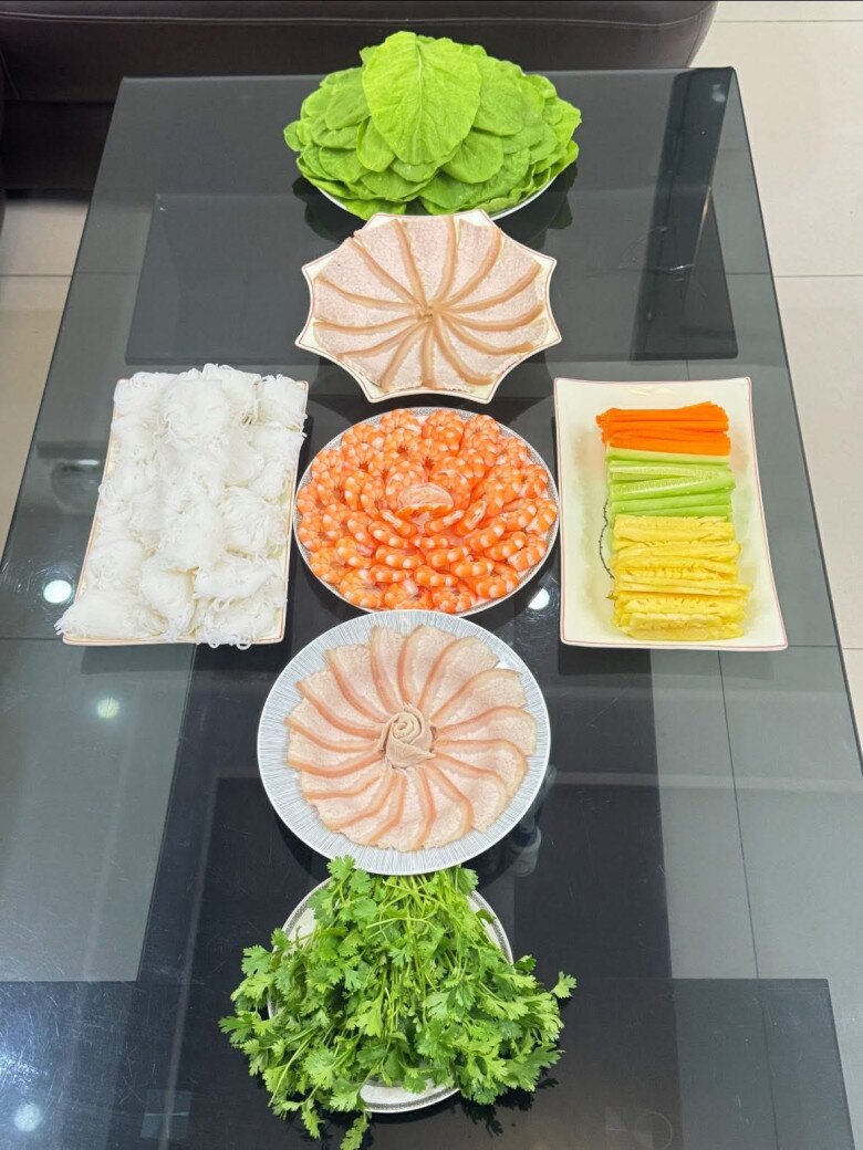 Trời oi nóng mẹ đảm làm gỏi cuốn tôm thịt, mách cách luộc tôm đỏ au, thái thịt đều tăm tắp 10 miếng như 1 ai cũng khen - 8