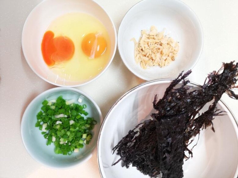 Trứng nấu canh với rau này canxi tăng nhiều lần, cực tốt cho xương, vừa ngon lại dễ nấu, khoảng 3 phút là xong - 1