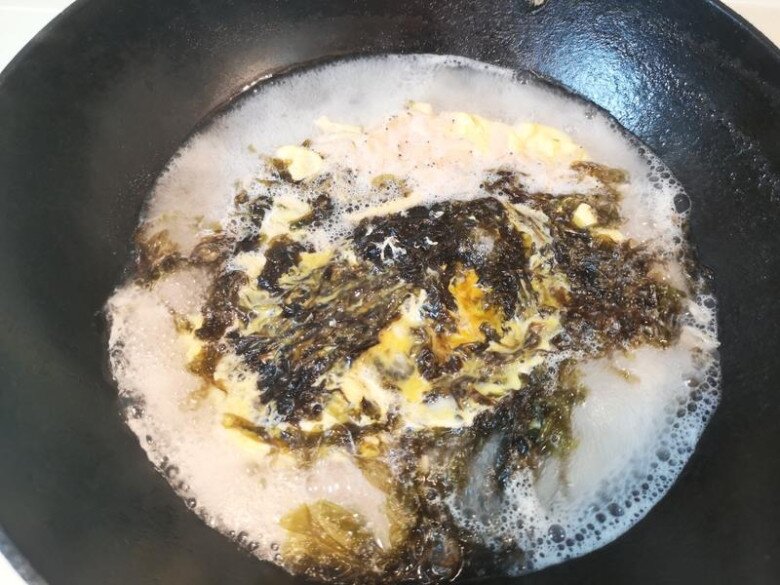 Trứng nấu canh với rau này canxi tăng nhiều lần, cực tốt cho xương, vừa ngon lại dễ nấu, khoảng 3 phút là xong - 3