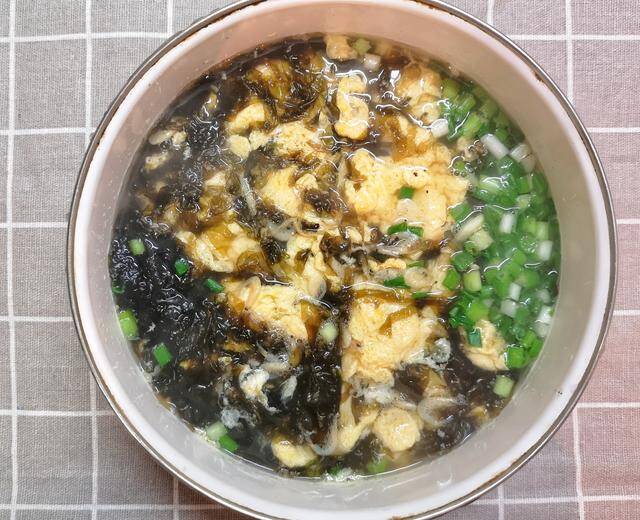 Trứng nấu canh với rau này canxi tăng nhiều lần, cực tốt cho xương, vừa ngon lại dễ nấu, khoảng 3 phút là xong - 4