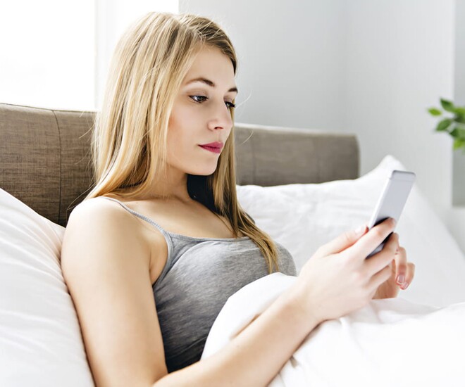Người cầm lấy điện thoại đầu tiên khi thức dậy thường có 5 đặc điểm tính cách này - 1