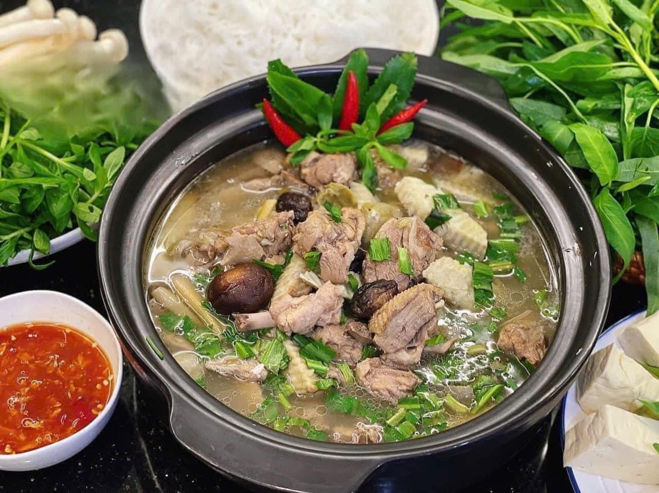 Đặc sản vịt om sấu chua Hà Nội, ăn đúng mùa càng chuẩn vị, mách bạn 5 địa chỉ ngon bổ rẻ - 2