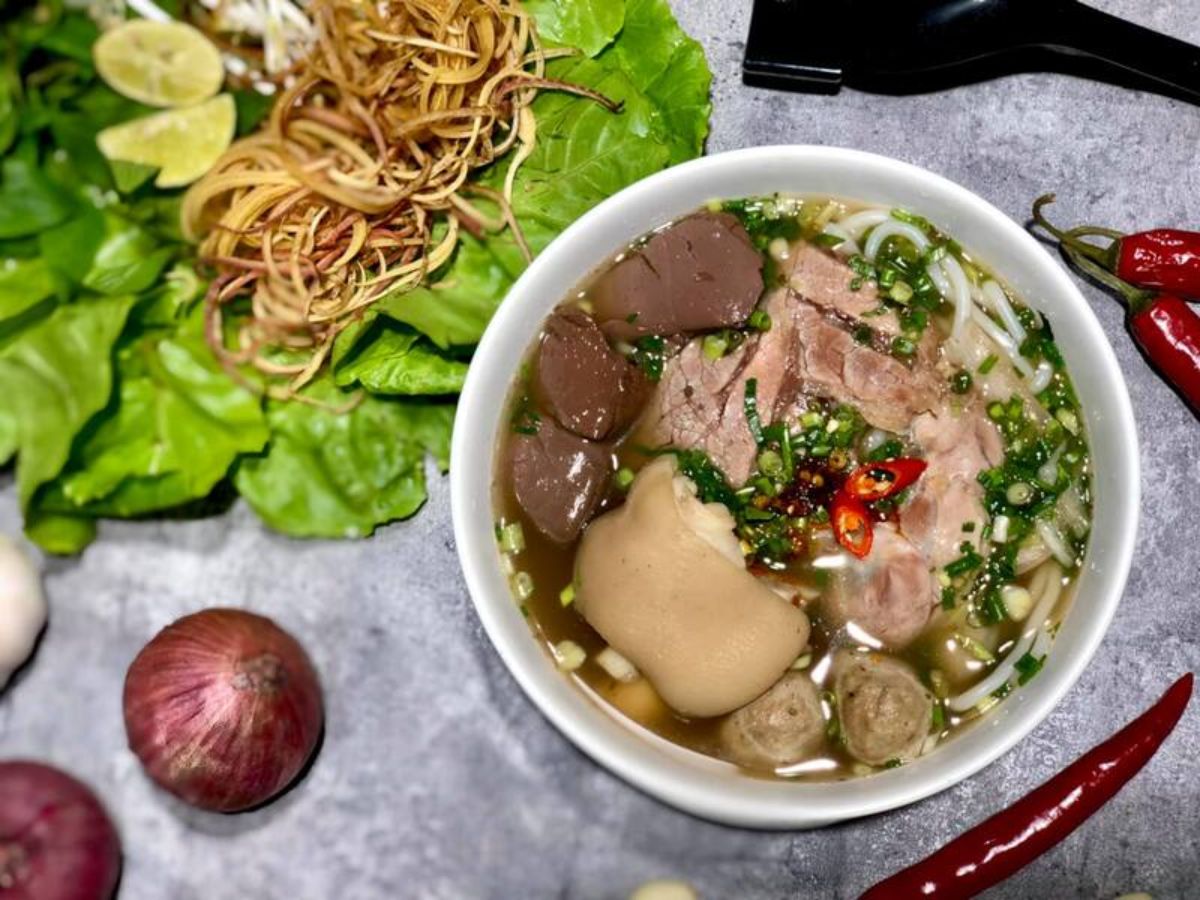 Thưởng thức bún bò Huế chuẩn vị cố đô ngay tại Hà Nội, lưu ngay 5 địa chỉ ngon nhất - 3