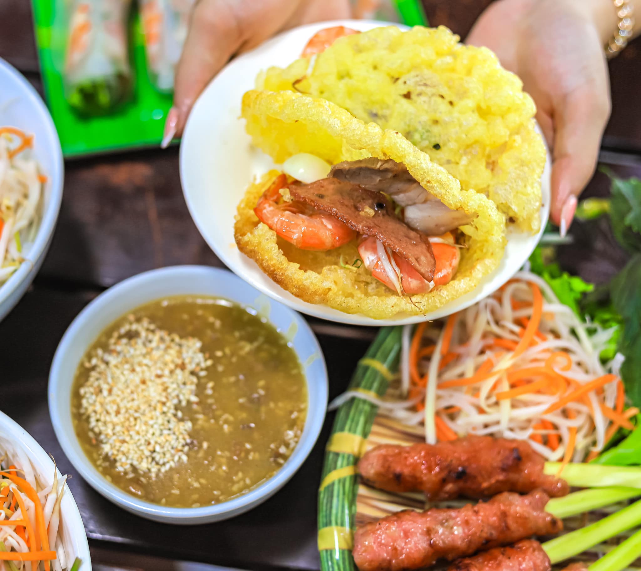 Món bánh đặc sản xứ Huế nghe tên đã thấy “khoái”, phải ăn cùng nước chấm 10 loại gia vị mới chuẩn bài - 4