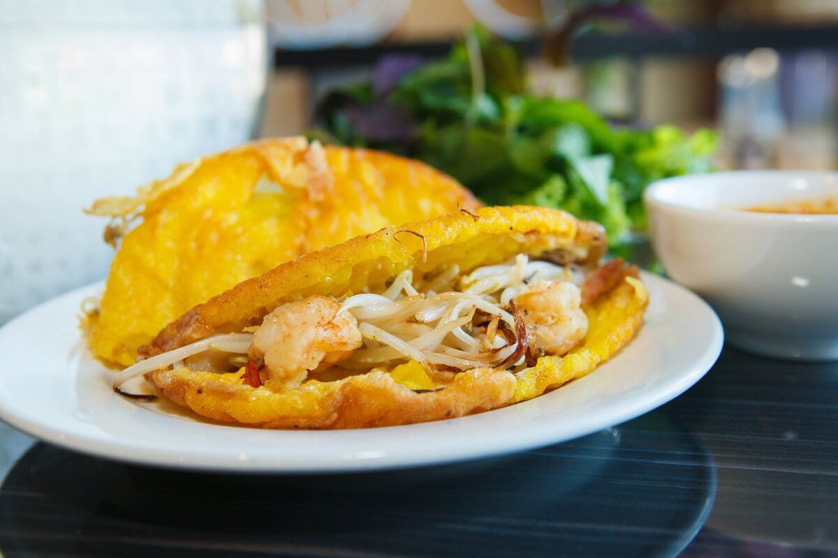 Món bánh đặc sản xứ Huế nghe tên đã thấy “khoái”, phải ăn cùng nước chấm 10 loại gia vị mới chuẩn bài - 1