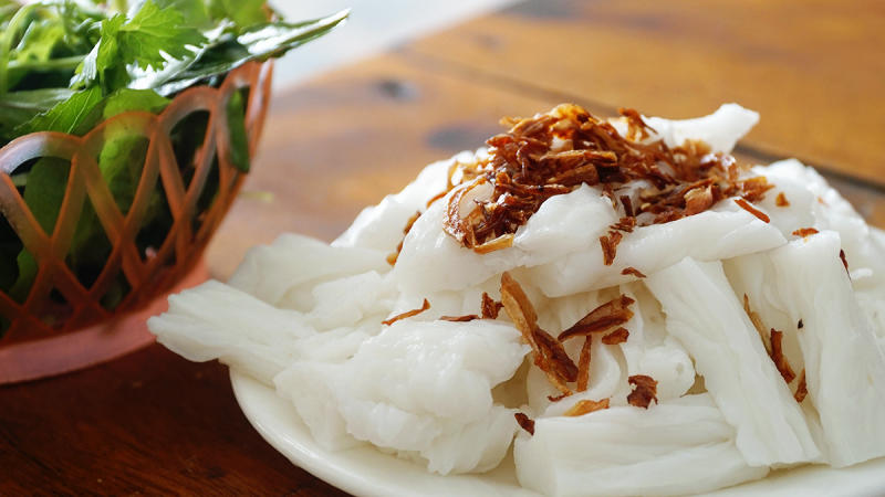 Về Nghệ An thưởng thức bánh mướt, người sành ăn phải chọn topping bò hầm hoặc xáo lòng mới chuẩn vị - 1