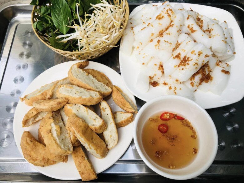 Về Nghệ An thưởng thức bánh mướt, người sành ăn phải chọn topping bò hầm hoặc xáo lòng mới chuẩn vị - 2