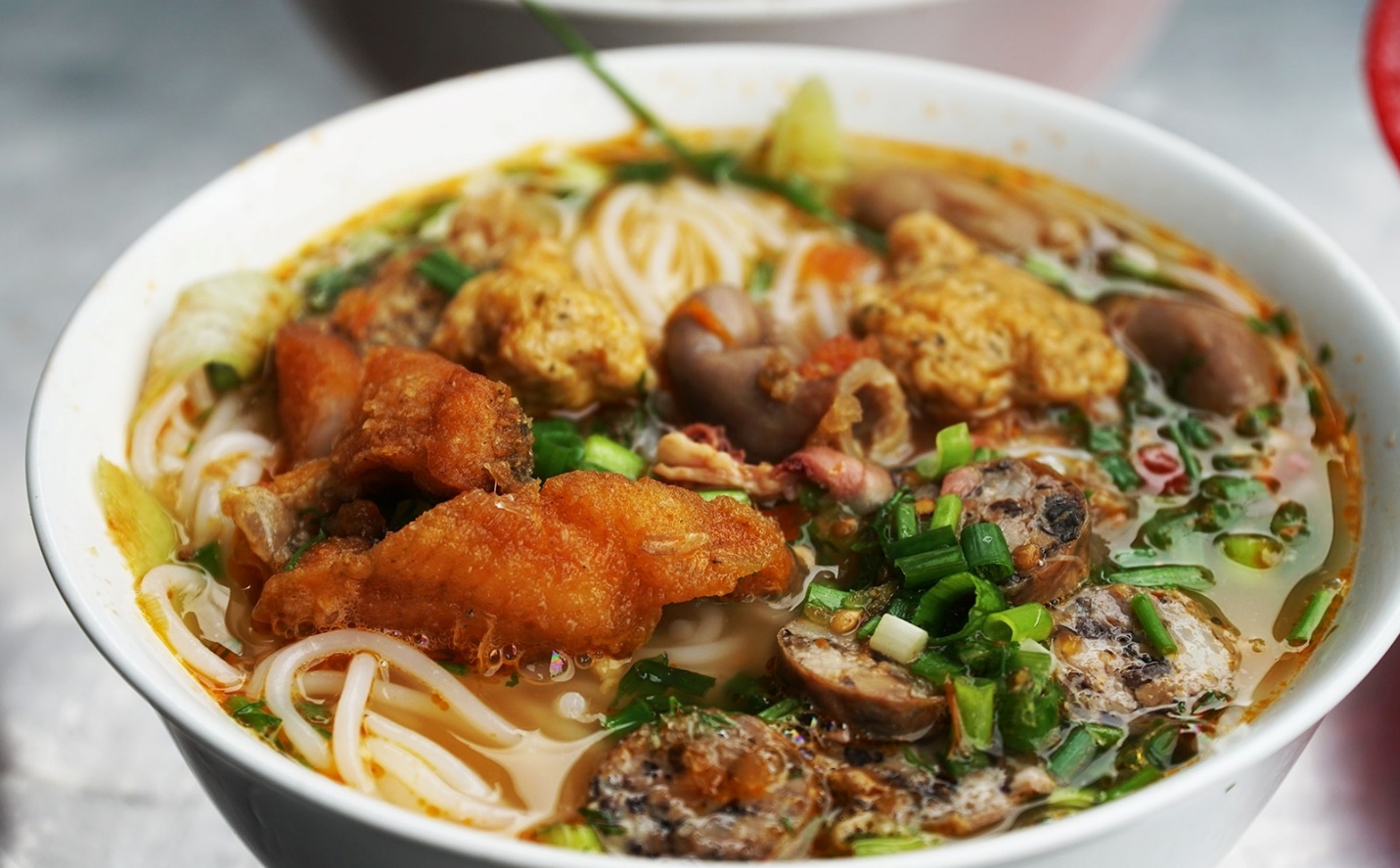 4 kiểu bún cá nhất định phải thử khi tới Hà Nội, giá chỉ từ 25.000 đồng, thích hợp cả ngày nắng nóng hay mưa giông  - 3