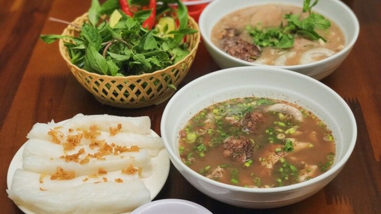 Về Nghệ An thưởng thức bánh mướt, người sành ăn phải chọn topping bò hầm hoặc xáo lòng mới chuẩn vị - 3