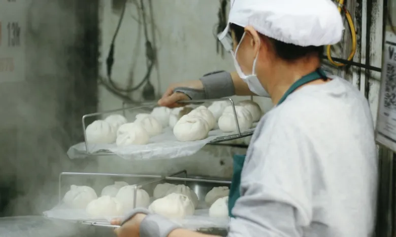 3 tiệm bánh bao nhà làm đặc biệt ở Hà Nội, có nơi cực “chảnh”, khách xếp hàng dài, ai không chờ được cứ về - 3