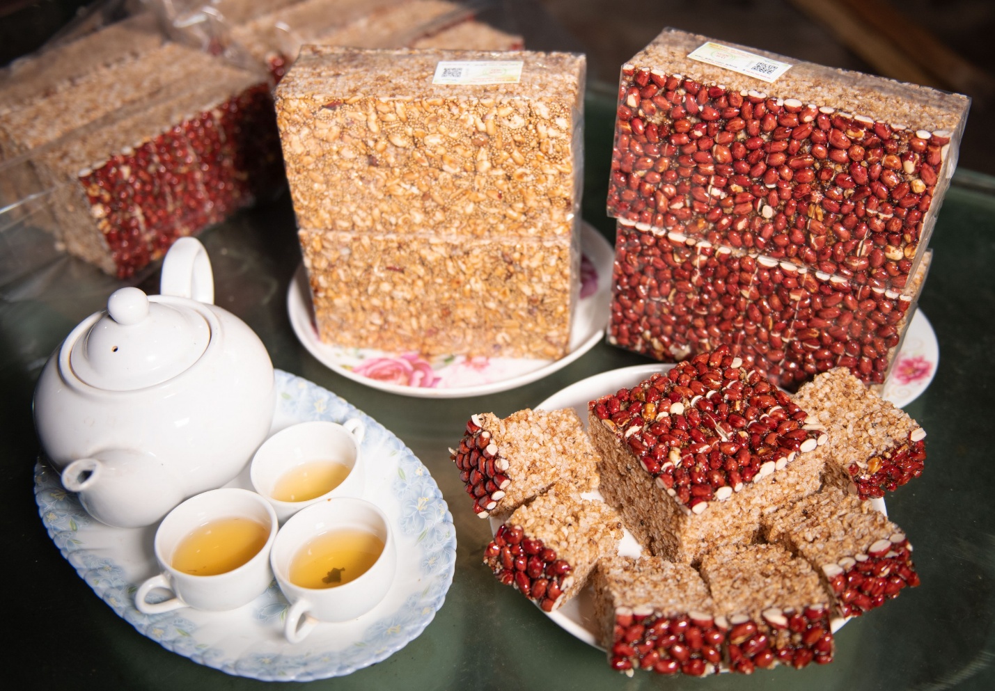 Món bánh đặc sản vùng cao nghe tên cực lạ, là biểu tượng của sự mến khách với giá rẻ bất ngờ  - 1