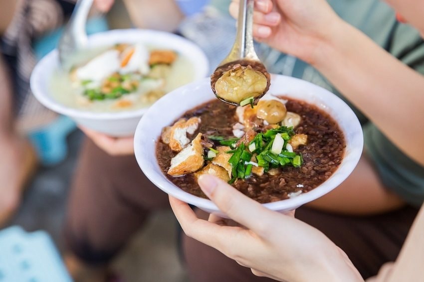 5 đặc sản cháo Hà Nội, món ăn vặt vừa ngon vừa rẻ, có loại phải thưởng thức bằng đũa mới chuẩn vị  - 4