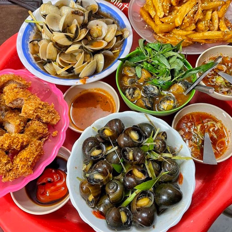 Ăn gì ở Hà Nội ngày mưa gió? Mách bạn những món ngon lề đường nóng hổi, tín đồ ăn cay không thể bỏ qua - 7