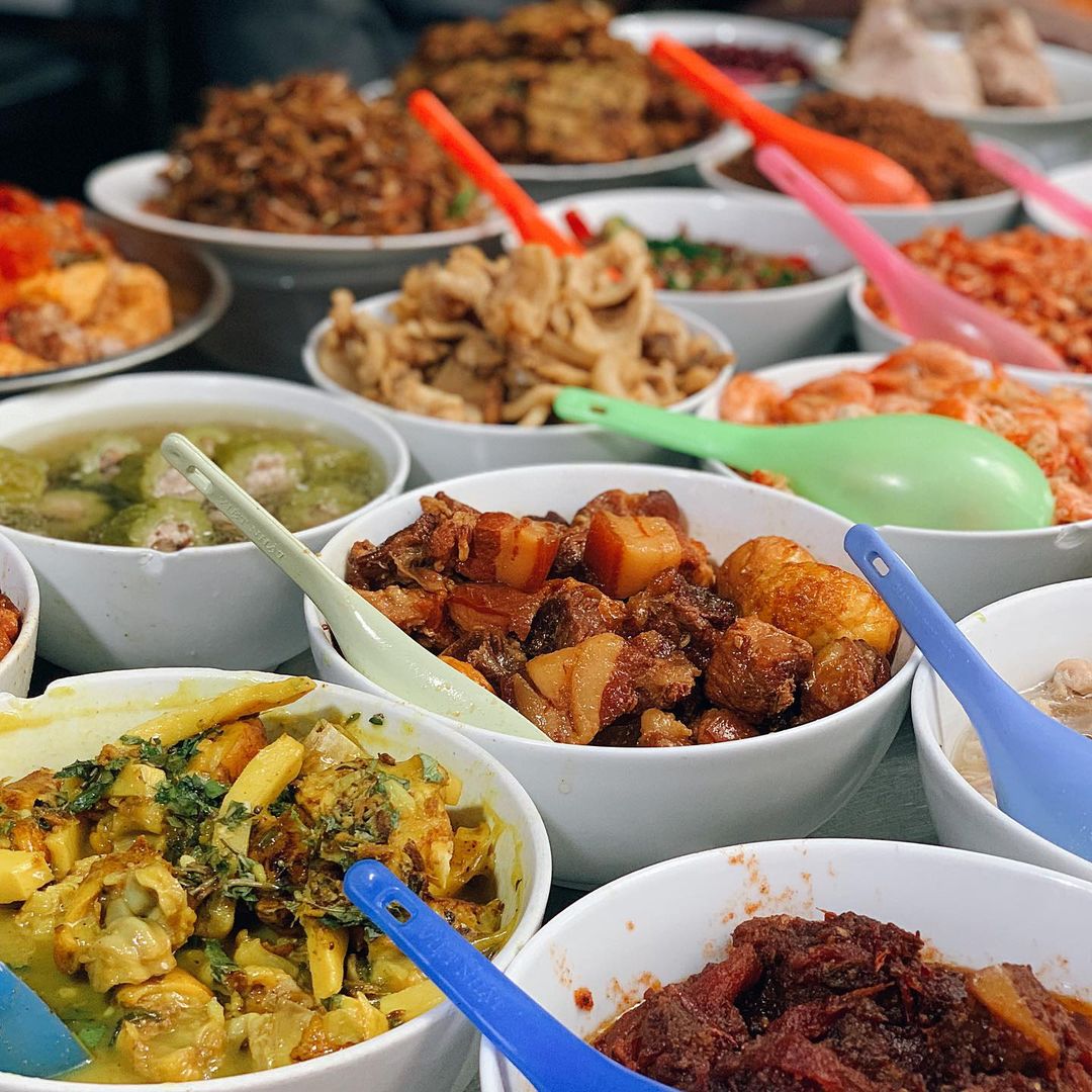 4 quán "cơm bụi" đắt nhất nhì Hà Nội, 200.000 đồng/suất mà đông nườm nượp, giữ khách nhờ nguyên tắc bất di bất dịch - 1