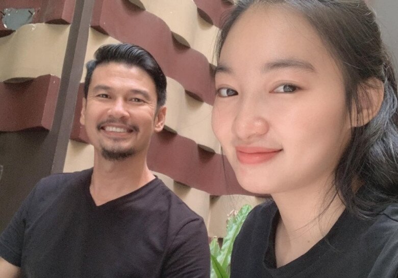 Vợ Tiết Cương bị mắng &#34;lấy chồng già để được nuôi&#34; suốt 3 năm, hé lộ điều ông xã hơn 26 tuổi không bao giờ làm - 3