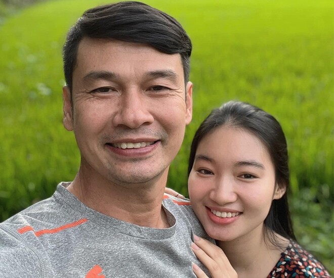 Vợ Tiết Cương bị mắng &#34;lấy chồng già để được nuôi&#34; suốt 3 năm, hé lộ điều ông xã hơn 26 tuổi không bao giờ làm - 1