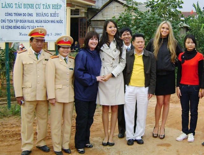 Bóng hồng bí ẩn đi qua đời tỷ phú Hoàng Kiều: Từ chối đại gia nghìn tỷ, giàu kếch xù nhưng quyết không thuê giúp việc - 2