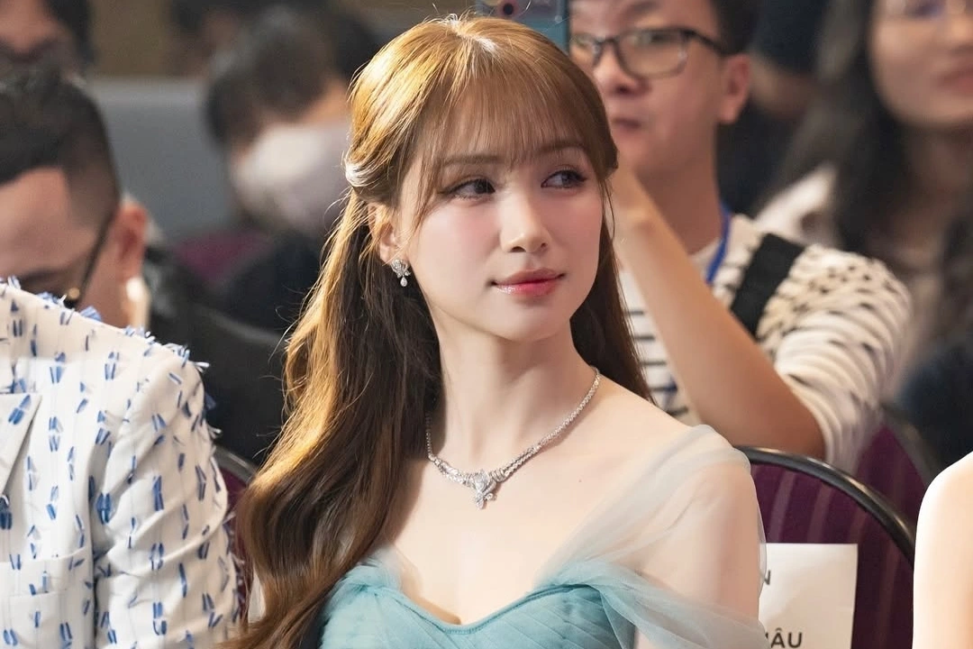 Cùng 30 tuổi: Hòa Minzy &#34;thời tới cản không nổi&#34; hậu chia tay thiếu gia, Quỳnh Kool bị nói &#34;mỗi hôm ở 1 nhà khác nhau&#34; - 3