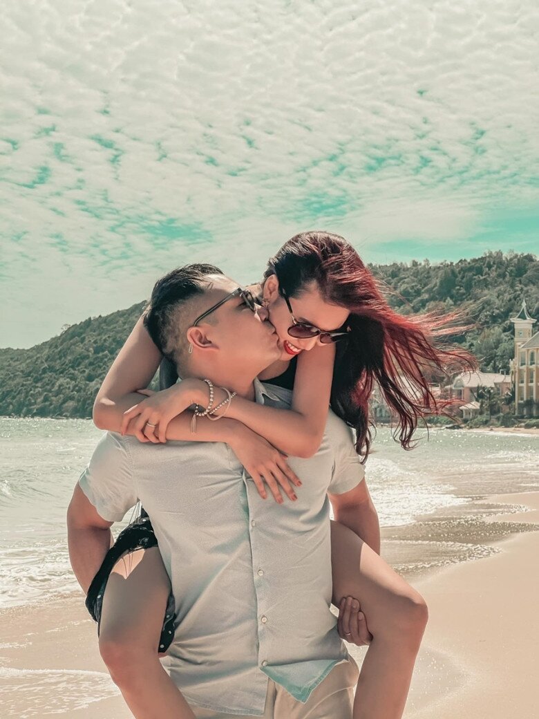 Cùng sinh năm 1992:  &#34;Ngọc nữ trăm tỷ&#34; vẫn phụ mẹ bán xôi, Hoa khôi áo dài lấy đại gia ở biệt thự dát vàng - 10