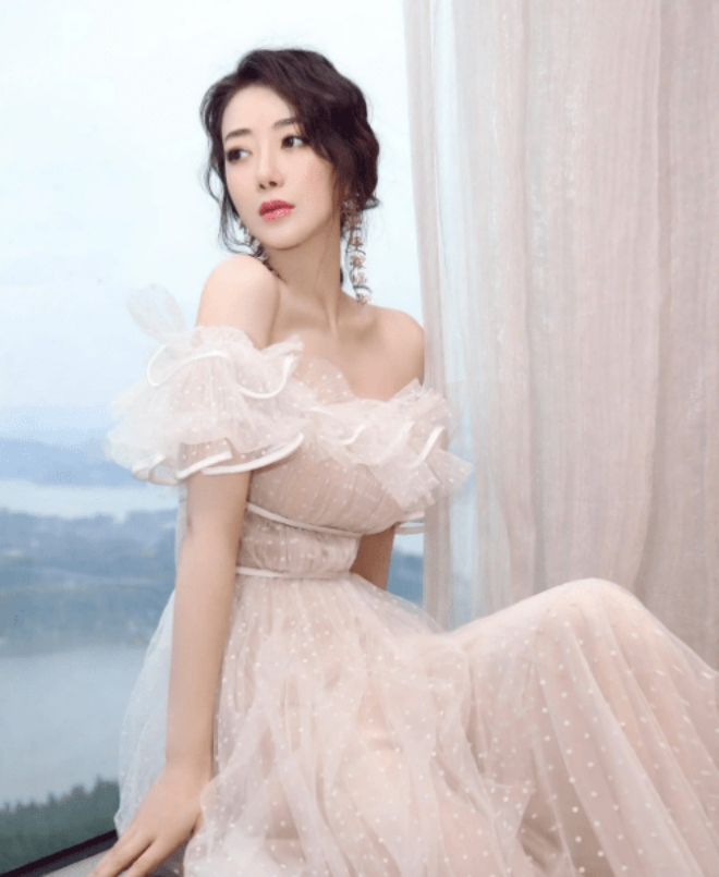 Sao nữ đã 50 vẫn đẹp nóng bỏng, tưởng sung sướng lấy &#34;hồng hài nhi&#34; ai ngờ chồng vừa lười vừa bẩn - 4