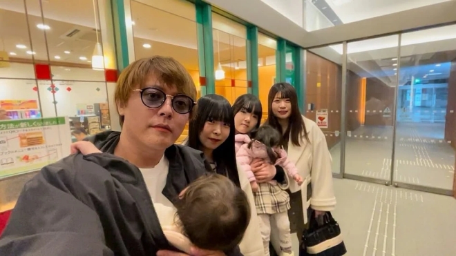 Hiện tượng mạng nổi tiếng showbiz chưa học hết trung học, từng được 4 vợ 2 bạn gái bao nuôi, chỉ ở nhà nằm dài - 11