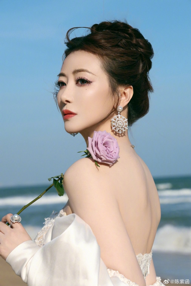 Sao nữ đã 50 vẫn đẹp nóng bỏng, tưởng sung sướng lấy &#34;hồng hài nhi&#34; ai ngờ chồng vừa lười vừa bẩn - 5