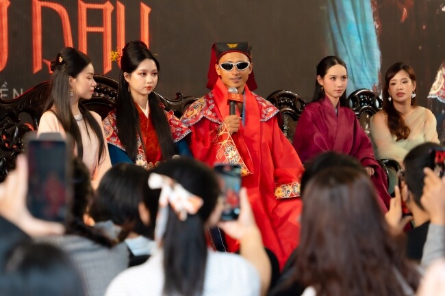 Sao nhí hot nhất màn ảnh Việt trổ nét thiếu nữ xinh như hoa, thừa nhận có khoảng cách với &#34;ông xã&#34; hơn 13 tuổi - 4