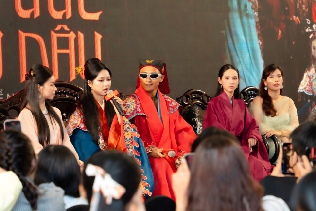 Sao nhí hot nhất màn ảnh Việt trổ nét thiếu nữ xinh như hoa, thừa nhận có khoảng cách với &#34;ông xã&#34; hơn 13 tuổi - 3