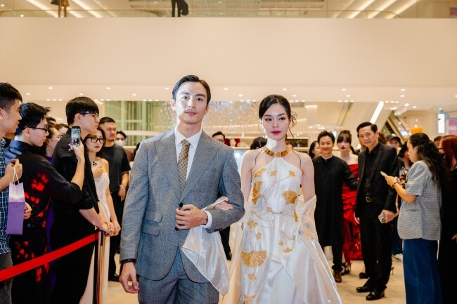 Lần đầu đóng vai phản diện, NSND Trung Anh được học trò nhao nhao xin vé, có mỹ nhân VTV vừa xem vừa &#34;nhắn tin cầu cứu&#34; - 2