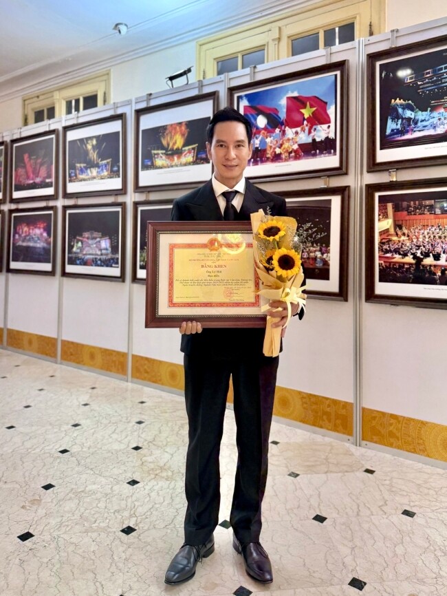 Lý Hải nhận bằng khen từ Bộ Văn hoá Thể thao và Du lịch, hạnh phúc khi được ghi nhận sau 35 năm làm nghề - 3