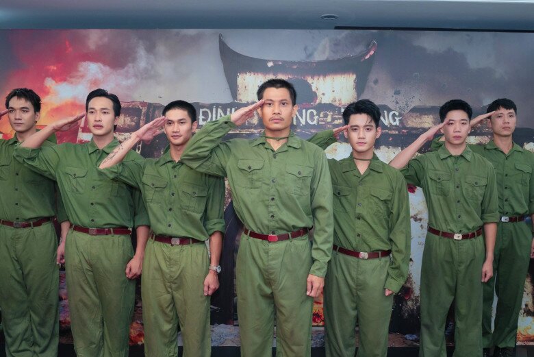 Hoàng Long - đặc công Sen của Mưa Đỏ: &#34;Con trai 2 tuổi níu áo ngày tôi rời nhà, quay xong gặp biến cố lớn nhất đời&#34; - 6
